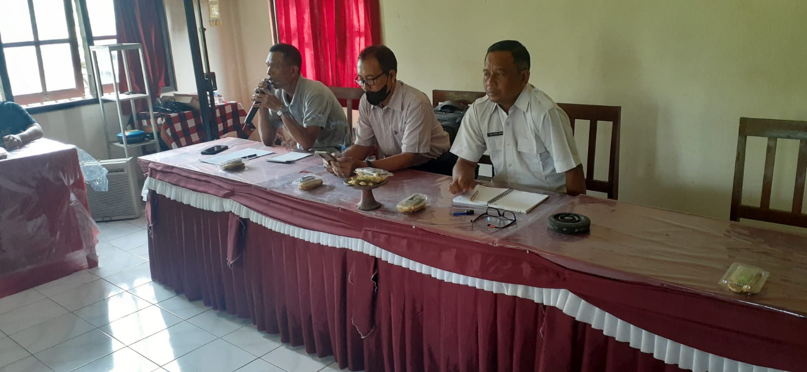 RAPAT RUTIN PERANGKAT DESA MAMBANG