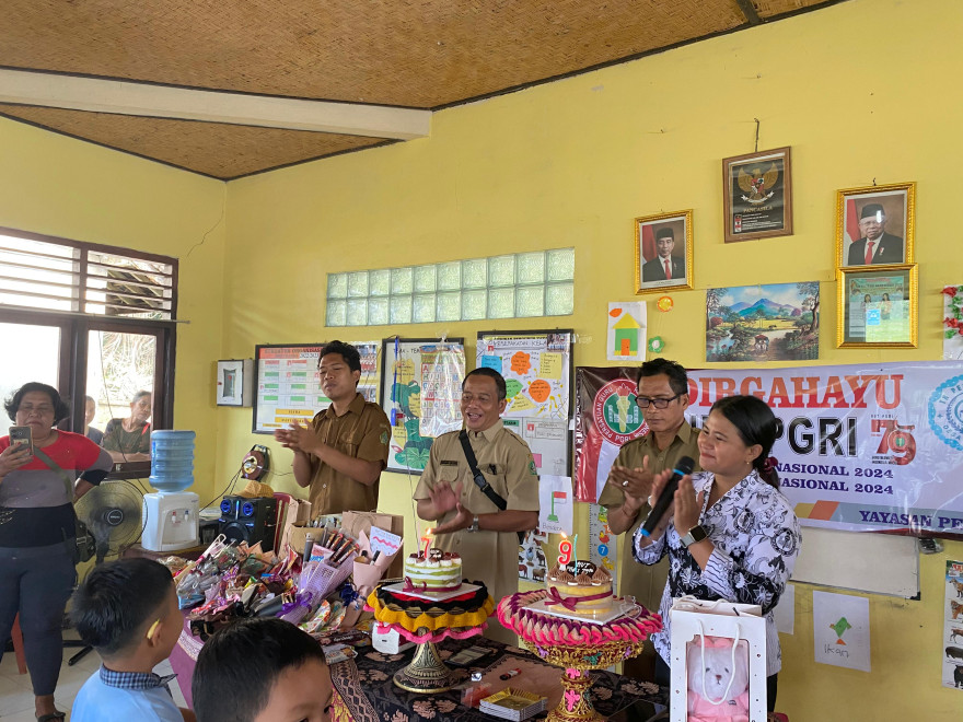 PERINGATAN HUT PGRI DAN ANAK NASIONAL